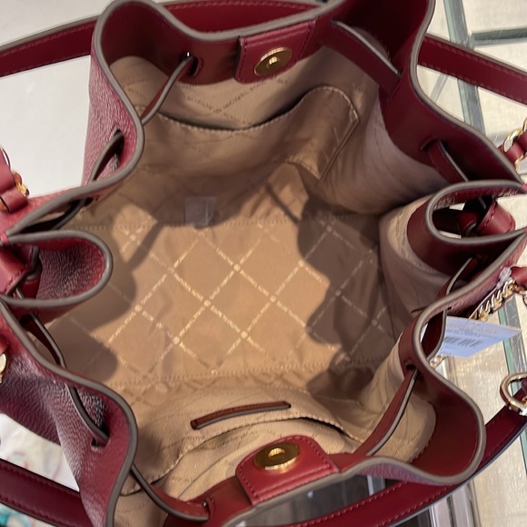 MICHAEL KORS
Mina Large Chain Shoulder Tote Bag
Dark Cherry
NWT - Picture 6 of 16